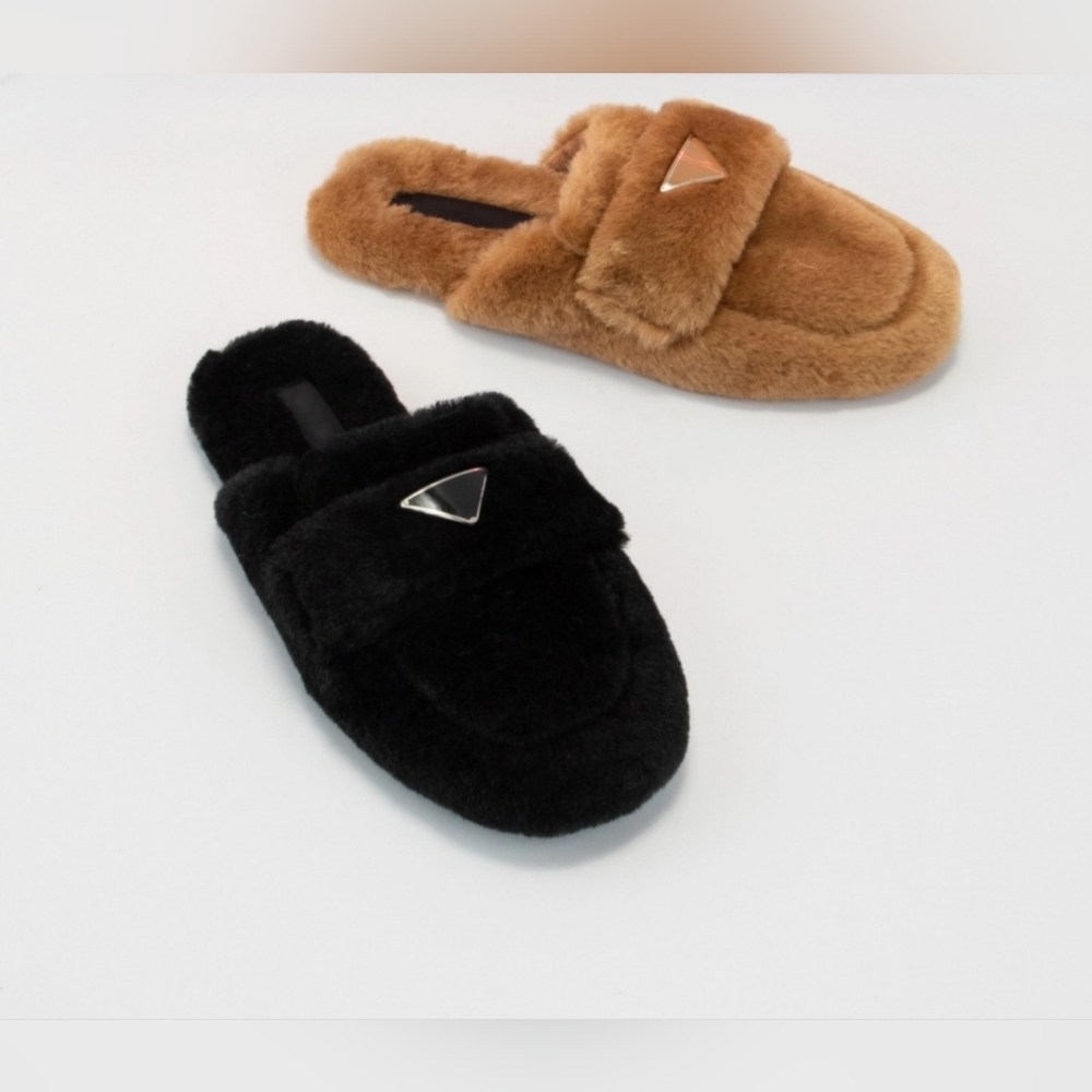 Faux Fur Slide Slippers in Black